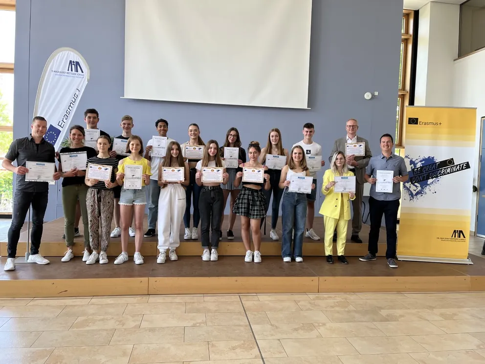Gruppenbild bei der Erasmus Zertifikatsverleihung 2022