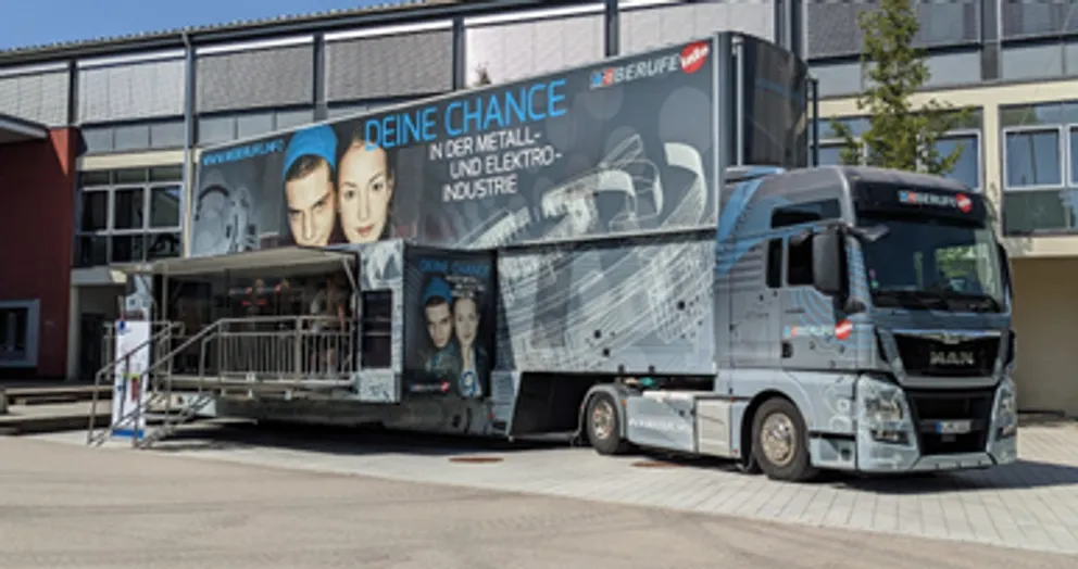 M+E-Infotruck