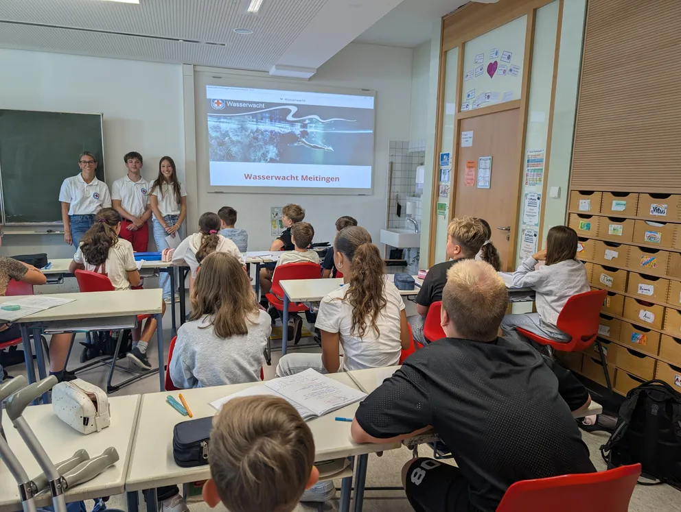 Besuch der Wasserwacht an der Dr.-Max-Josef-Metzger-Realschule Meitingen